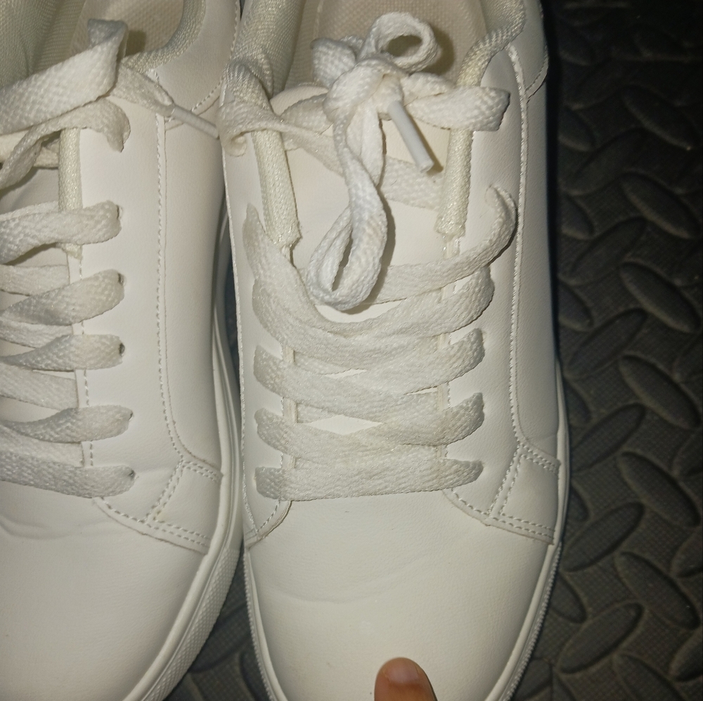 Women White Round Toe Basic Sneakers - Picture 9 of 10